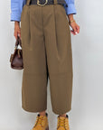 Pantalone barrel cropped a vita alta con pinces