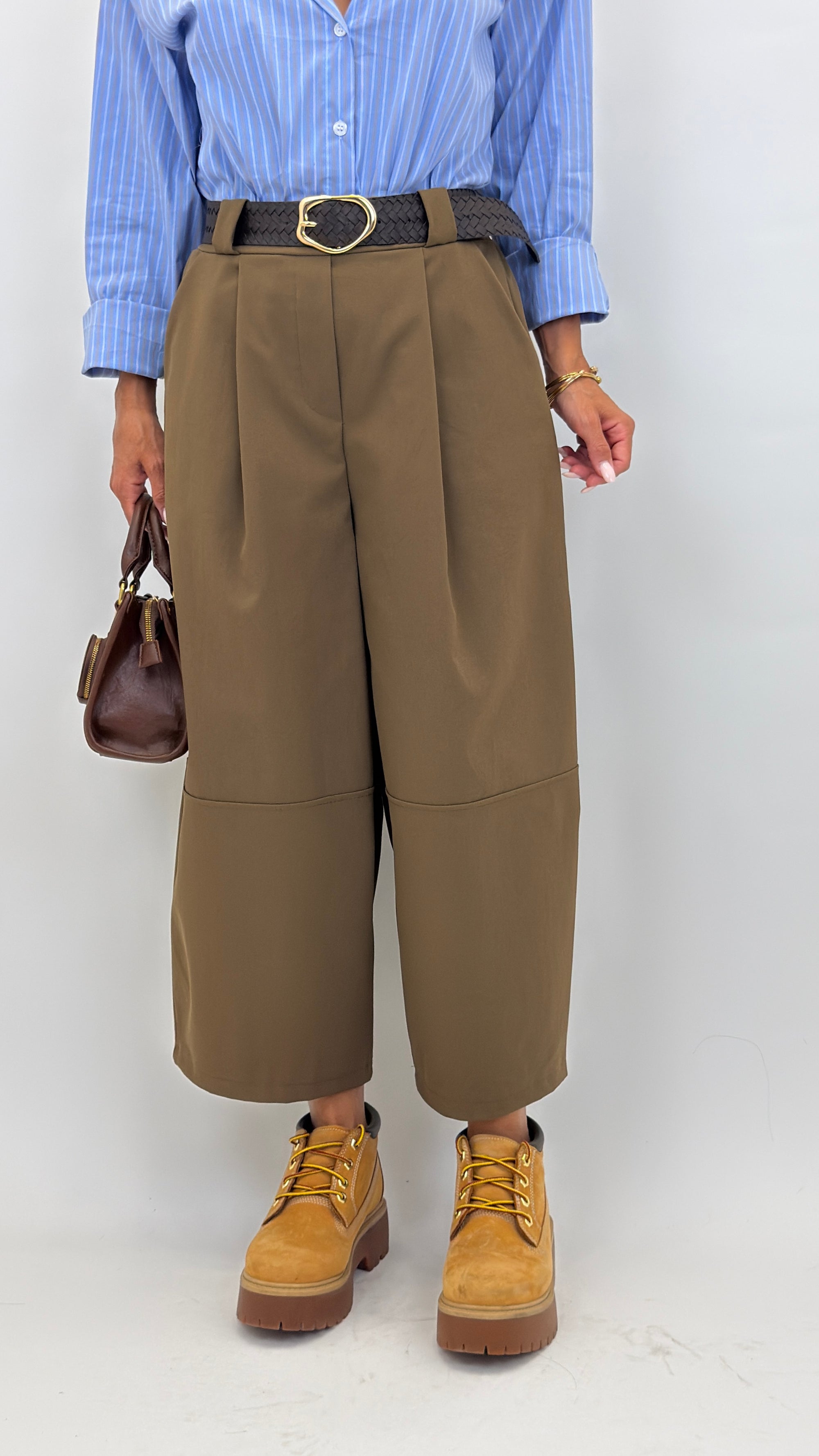 Pantalone barrel cropped a vita alta con pinces