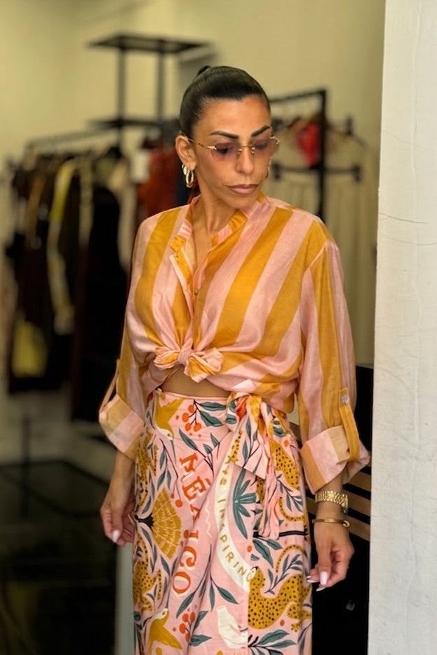 Camicia coreana con bottone rosa/giallo